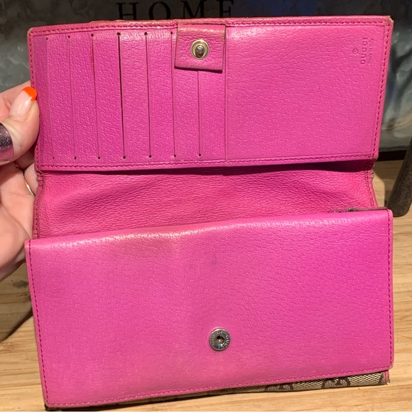 Rehab needed Gucci wallet - Picture 3 of 16